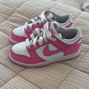 Nike Kids dunks in Pink and White